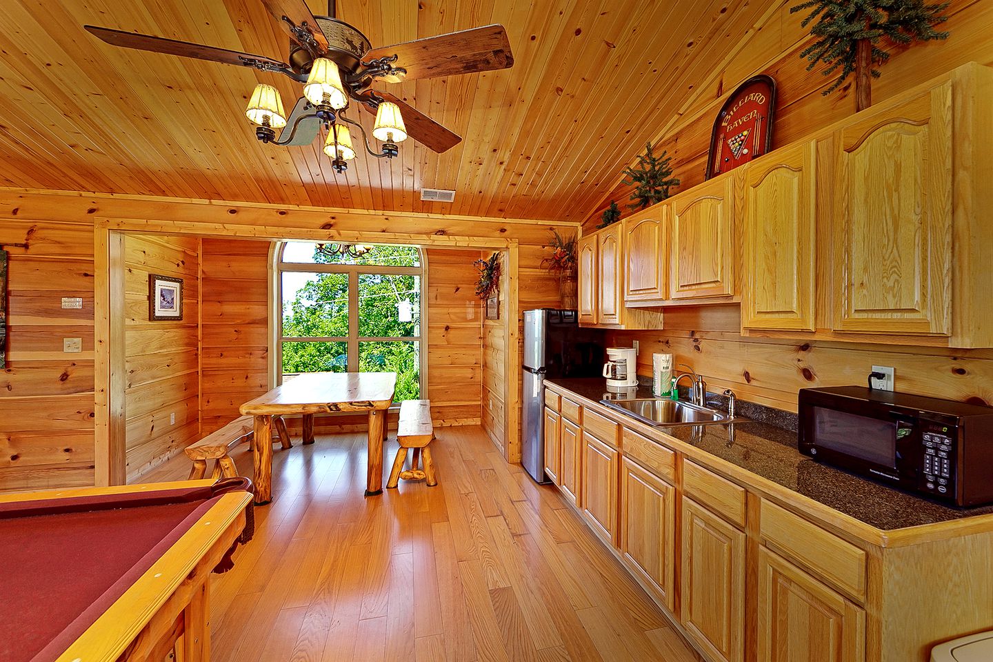 Spacious Cabin near Gatlinburg for a Group Getaway in Tennessee