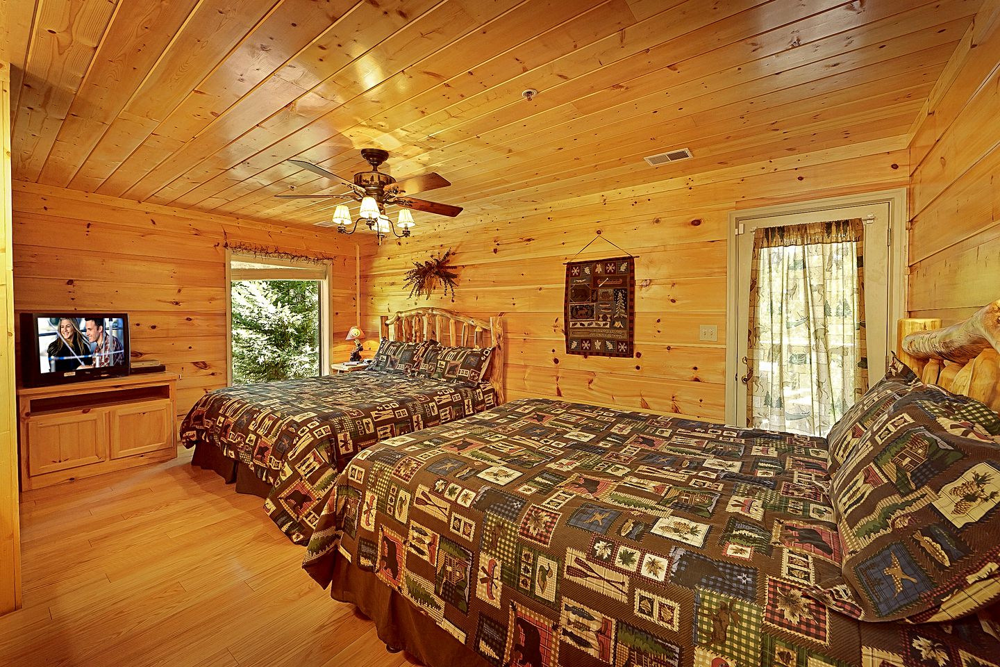 Spacious Cabin near Gatlinburg for a Group Getaway in Tennessee