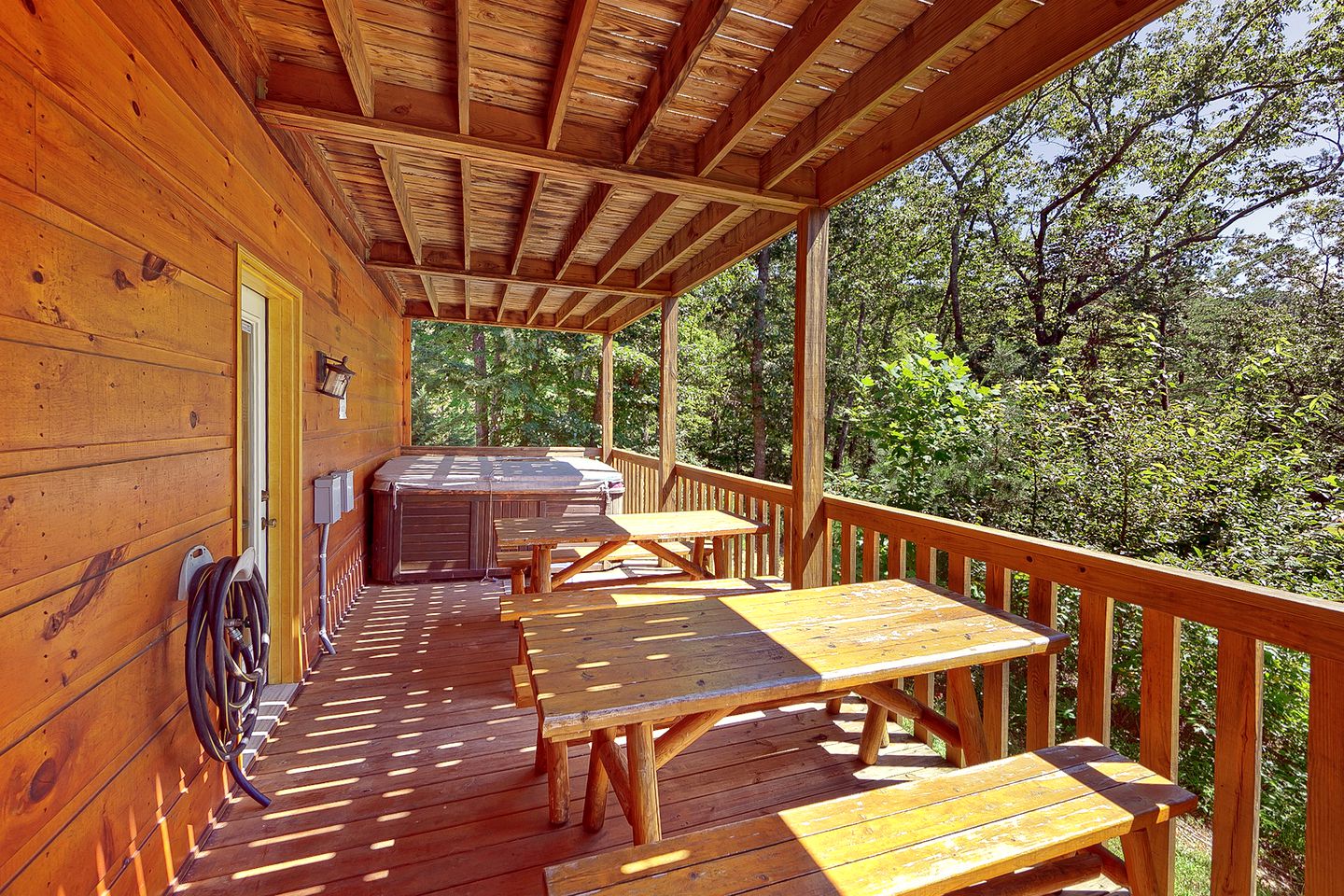 Spacious Cabin near Gatlinburg for a Group Getaway in Tennessee