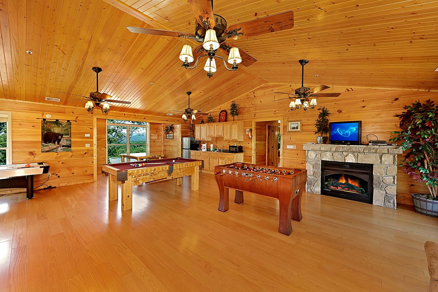 Spacious Cabin near Gatlinburg for a Group Getaway in Tennessee