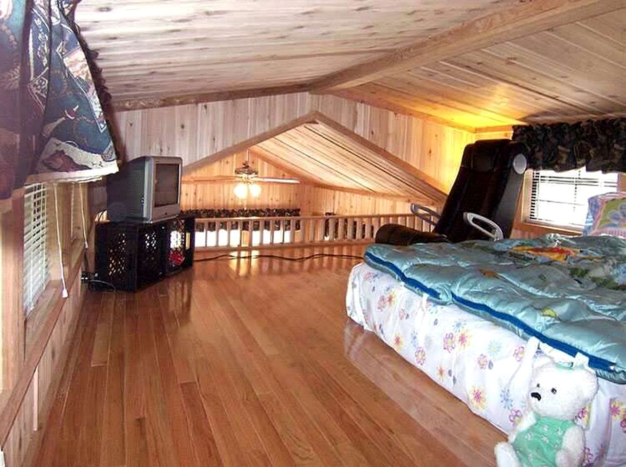 Four Person Cabin with Lofted Interior in Inverness, Florida