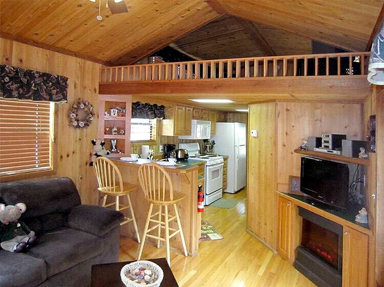 Four Person Cabin with Lofted Interior in Inverness, Florida