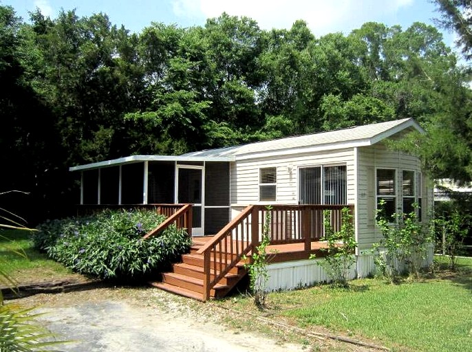 Delightful Cabin with Private Deck in Inverness, Florida