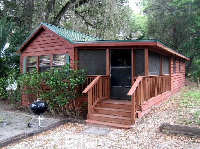 Classic Cabin with Furnished Deck in Inverness, Florida