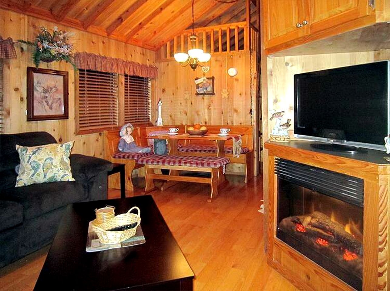 Classic Cabin with Furnished Deck in Inverness, Florida