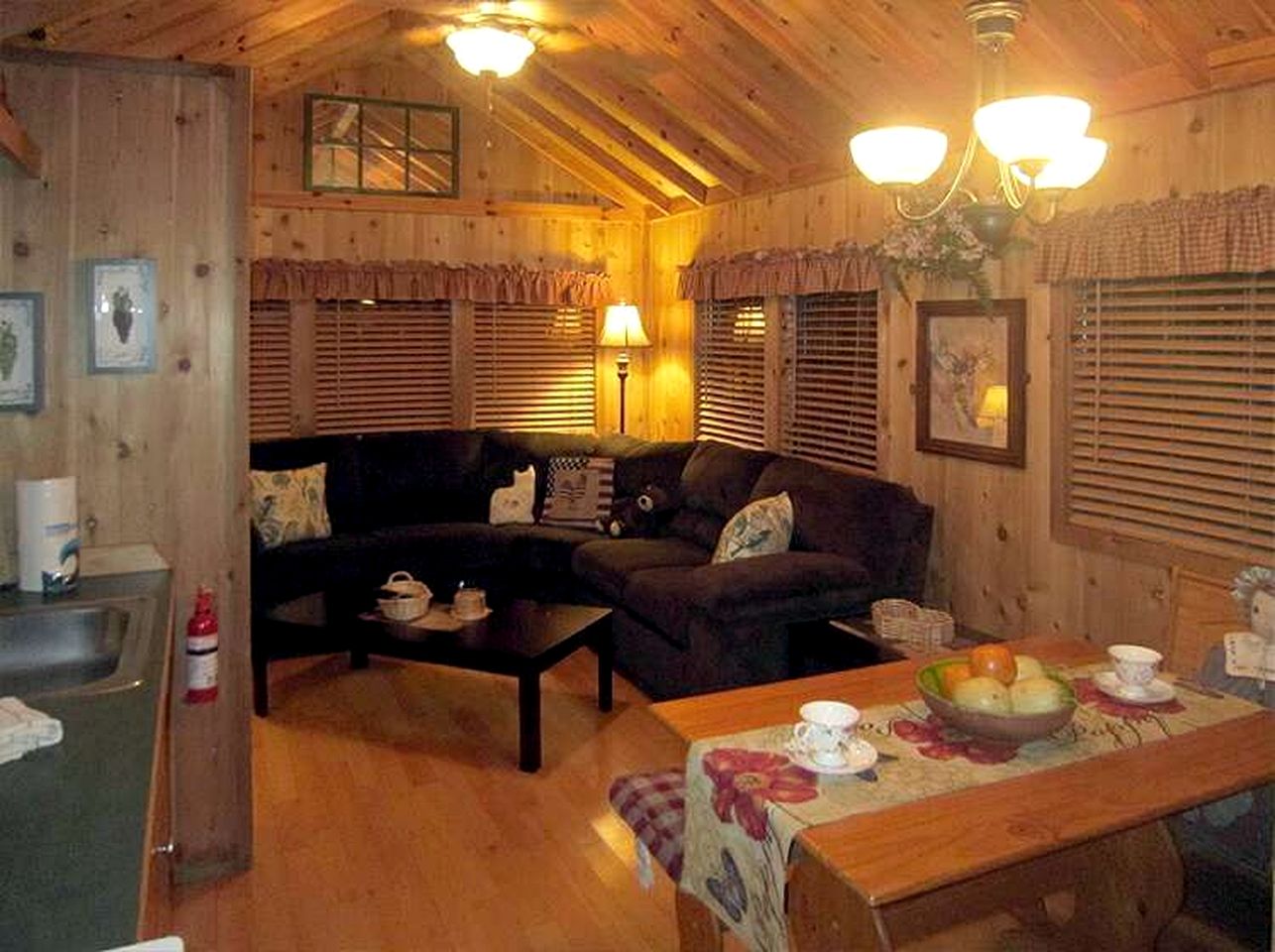 Classic Cabin with Furnished Deck in Inverness, Florida