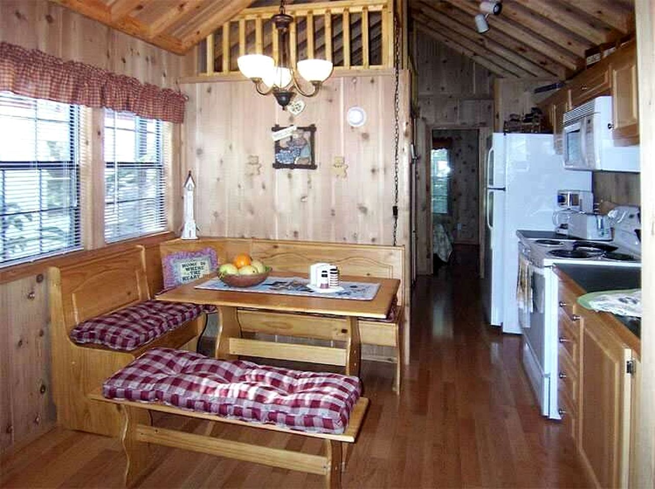 Classic Cabin with Furnished Deck in Inverness, Florida