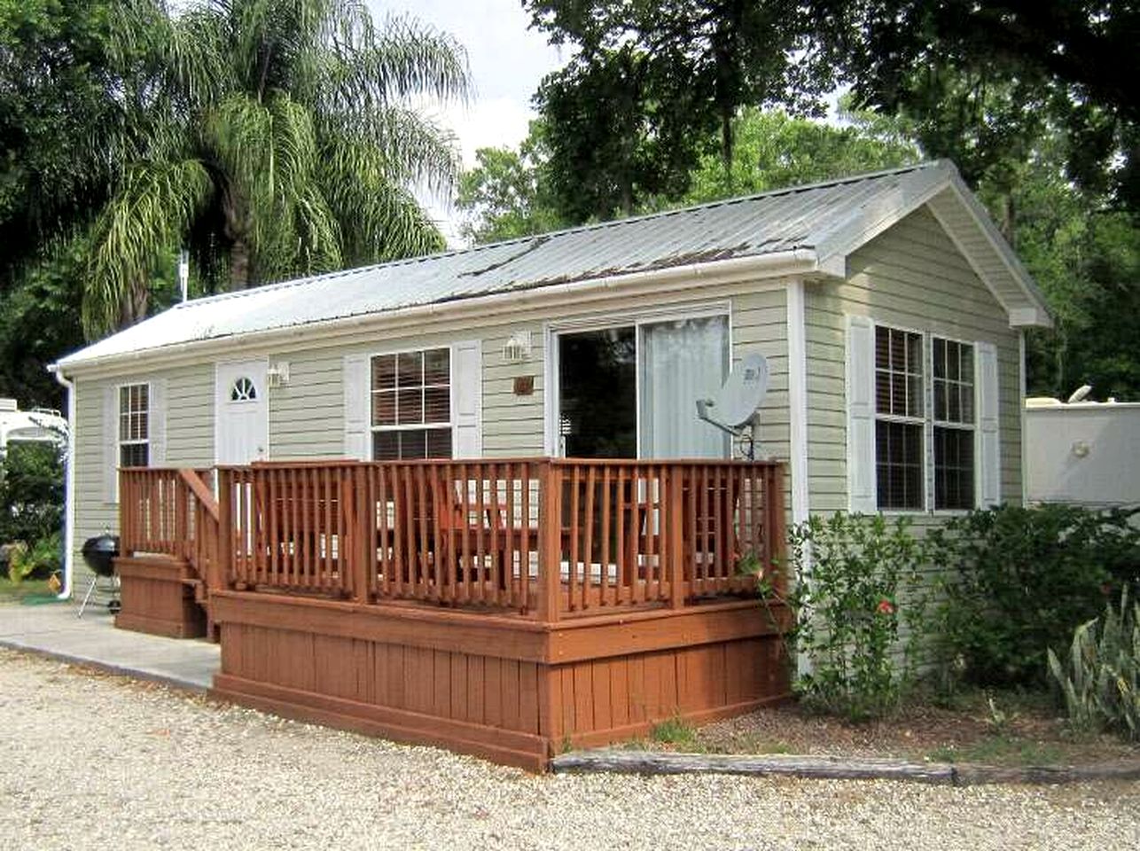 Fantastic Cabin with Wooden Deck in Inverness, Florida
