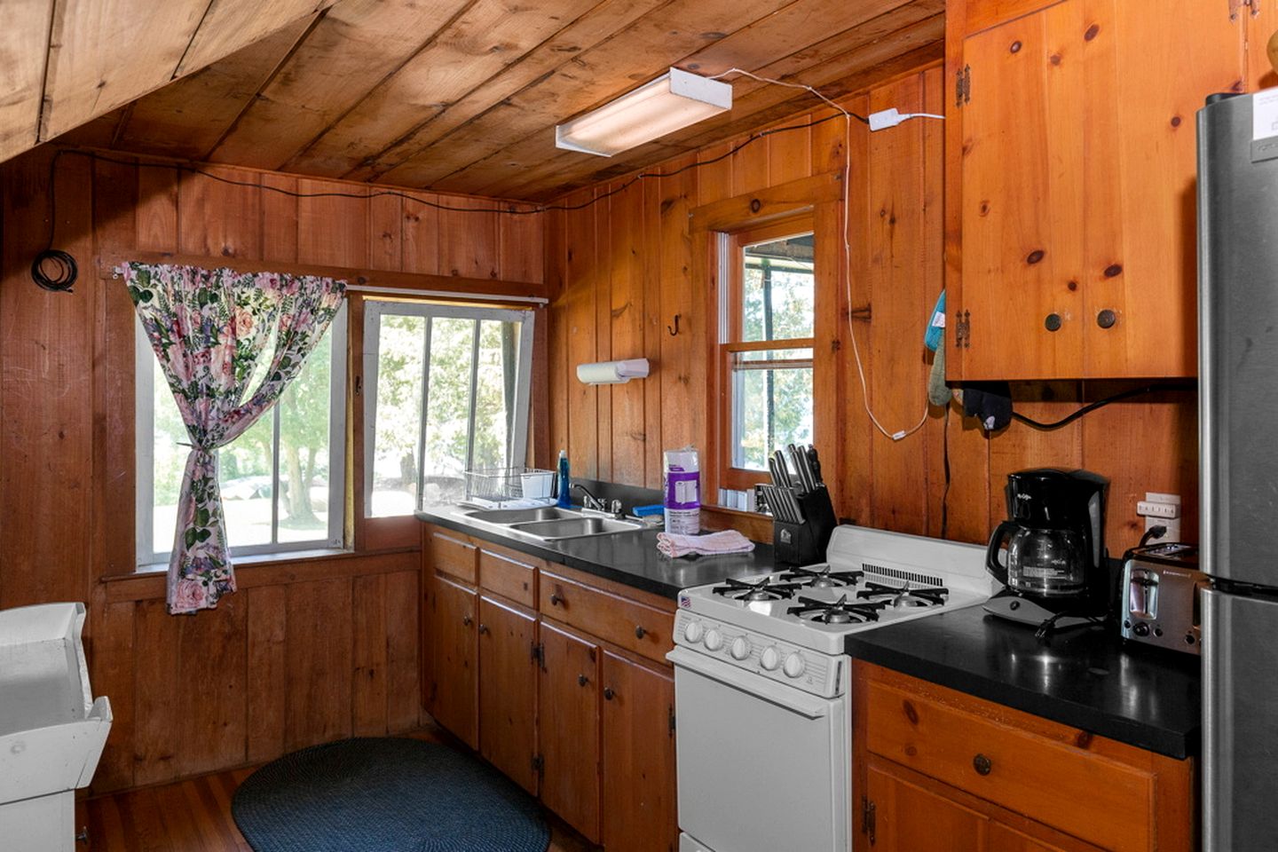 Tranquil Cabin on a Lake with Private Porch near Lebanon, New Hampshire