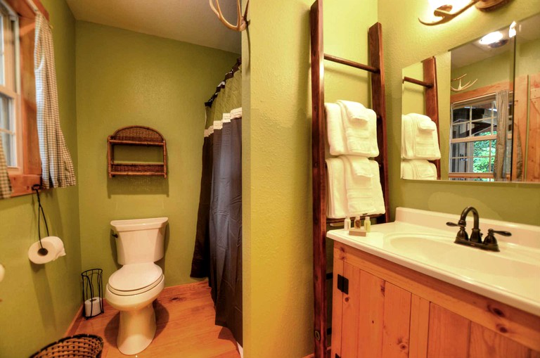 Cabins (Sylva, North Carolina, United States)