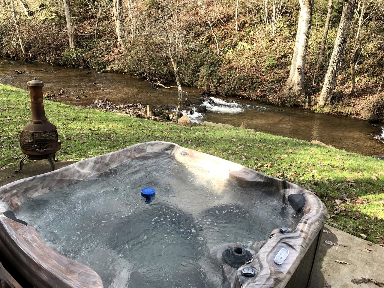 Cozy Cabin with Hot Tub on the Creek in Sylva, North Carolina