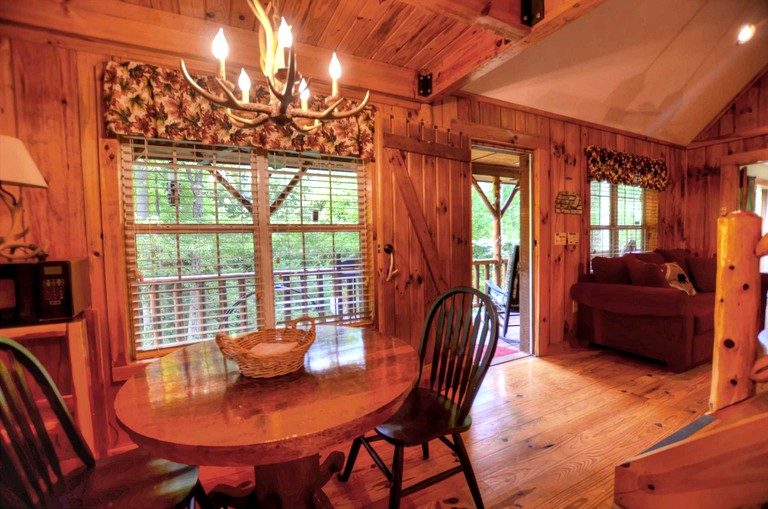 Cabins (Sylva, North Carolina, United States)