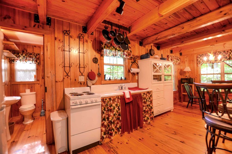 Cabins (Sylva, North Carolina, United States)