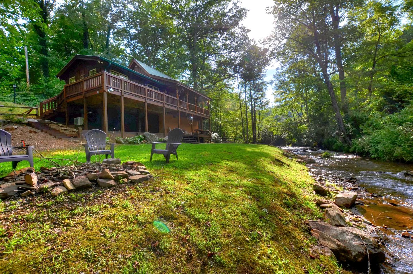 Cozy Cabin with Hot Tub on the Creek in Sylva, North Carolina