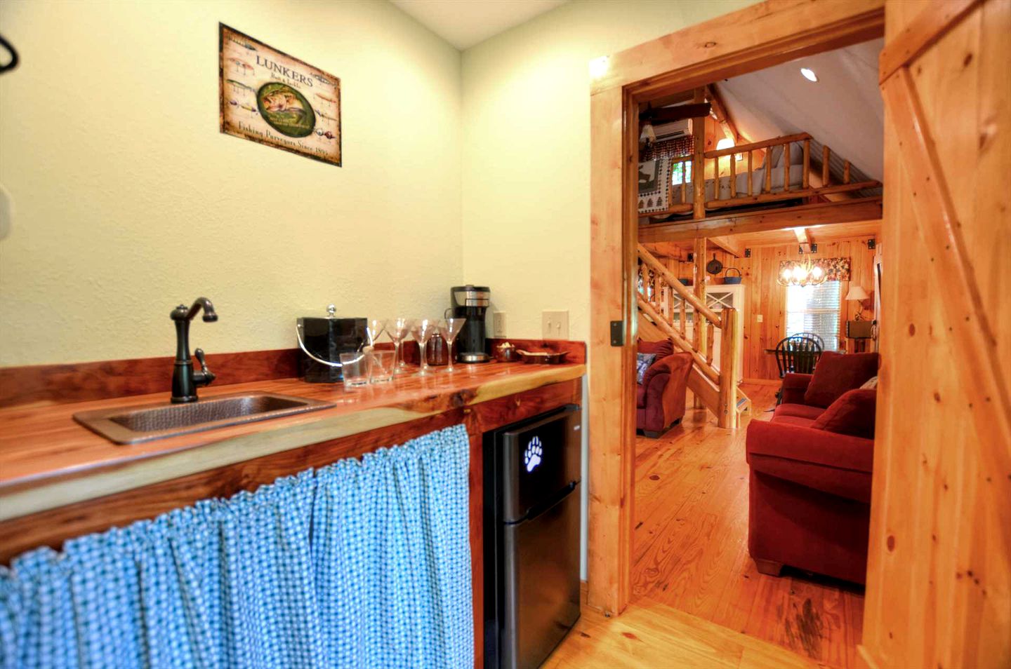 Cozy Cabin with Hot Tub on the Creek in Sylva, North Carolina