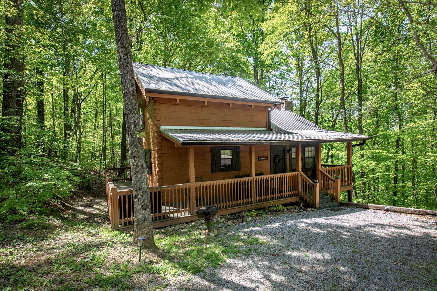 Family-Friendly Mountain Cabin with Jacuzzi in Sevierville, Tennessee