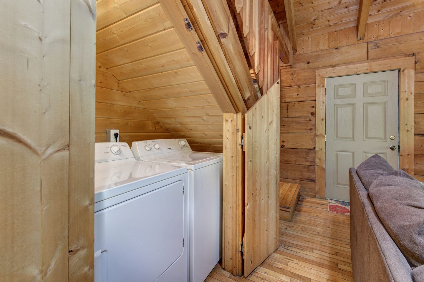 Family-Friendly Mountain Cabin with Jacuzzi in Sevierville, Tennessee