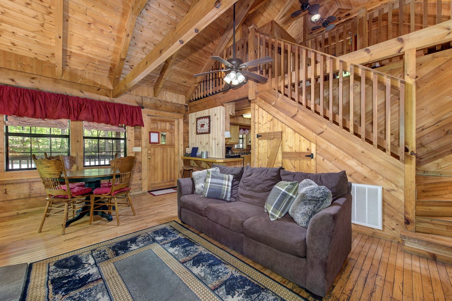 Family-Friendly Mountain Cabin with Jacuzzi in Sevierville, Tennessee