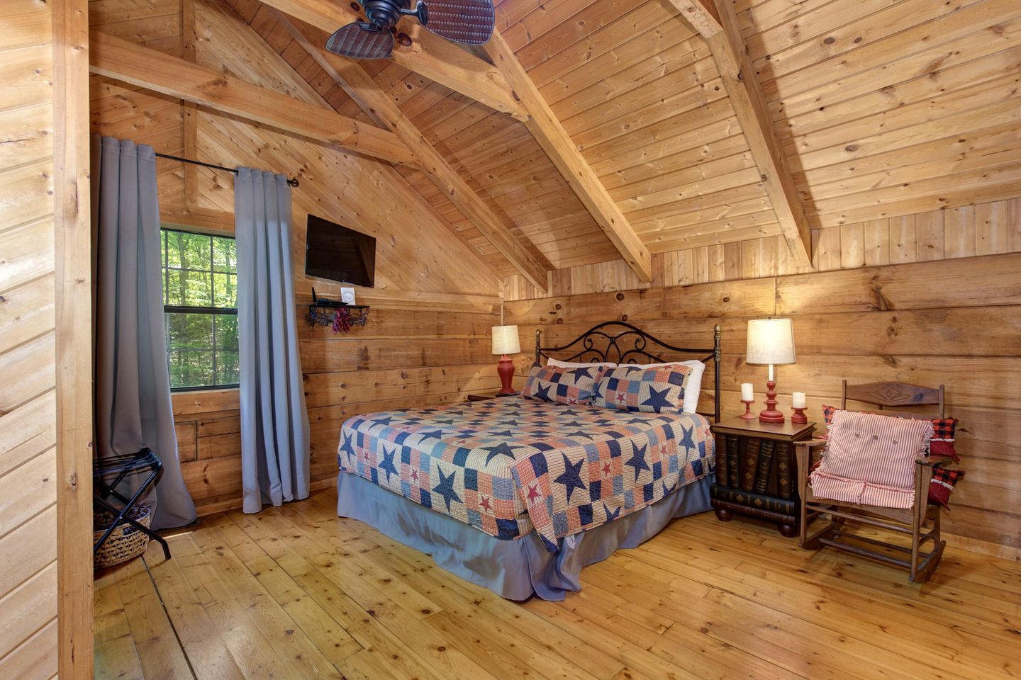 Family-Friendly Mountain Cabin with Jacuzzi in Sevierville, Tennessee