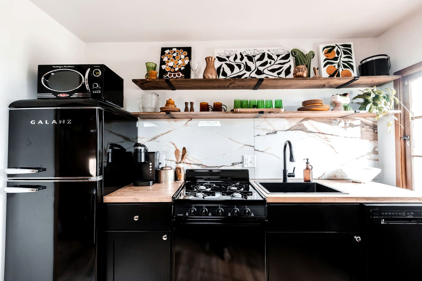 Charming Riverside Cabin Rental on the Outskirts of Bellevue, Iowa