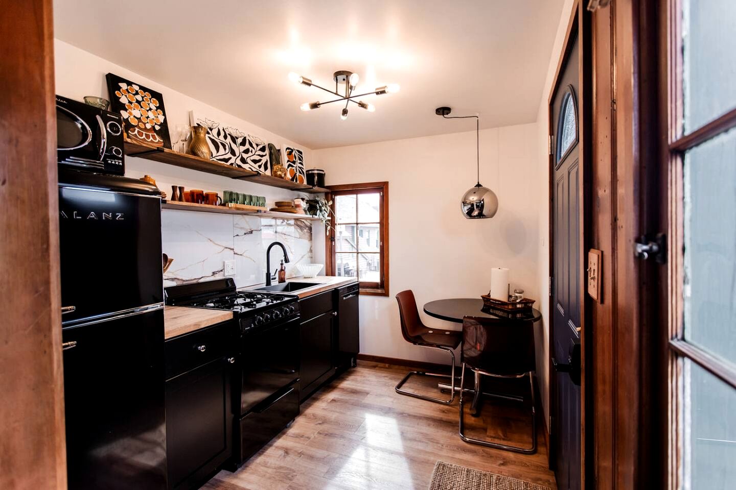 Charming Riverside Cabin Rental on the Outskirts of Bellevue, Iowa