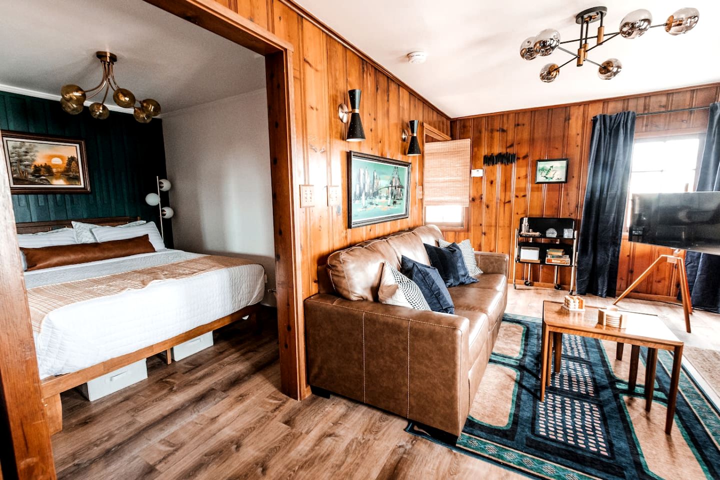 Charming Riverside Cabin Rental on the Outskirts of Bellevue, Iowa