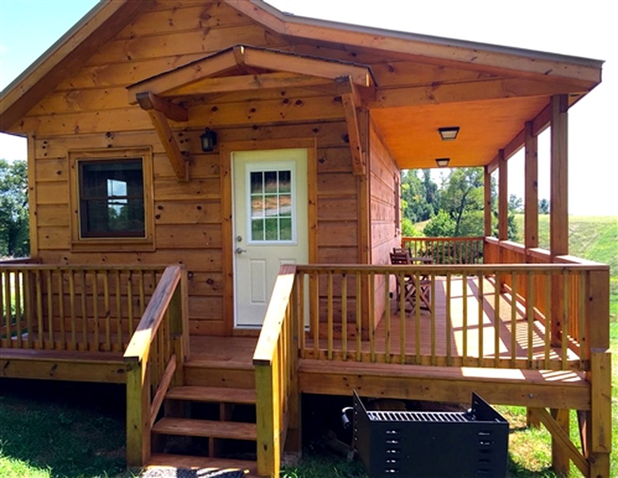 Cabins (United States of America, Purlear, North Carolina)