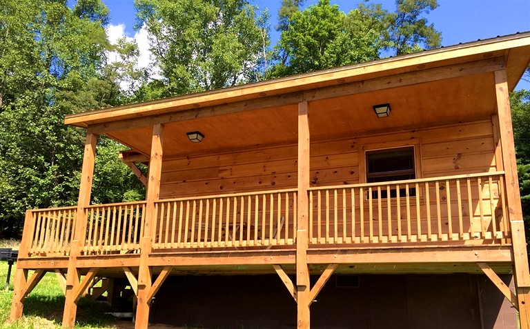 Cabins (United States of America, Purlear, North Carolina)