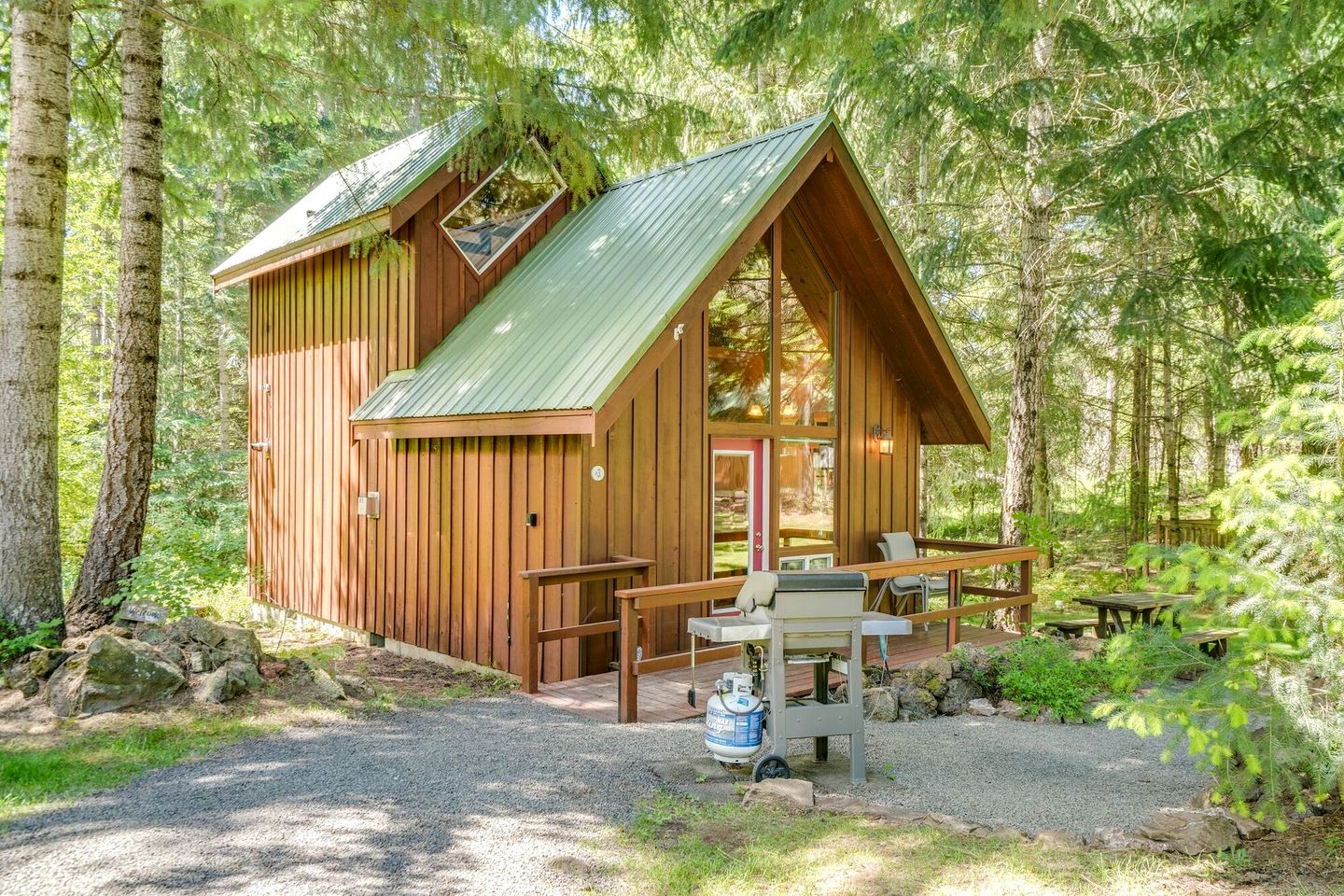 Cozy Cabin Rental with Amazing Hiking and Skiing in the Cascades, Washington