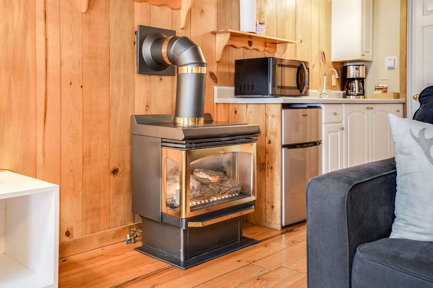 Cozy Cabin Rental with Amazing Hiking and Skiing in the Cascades, Washington