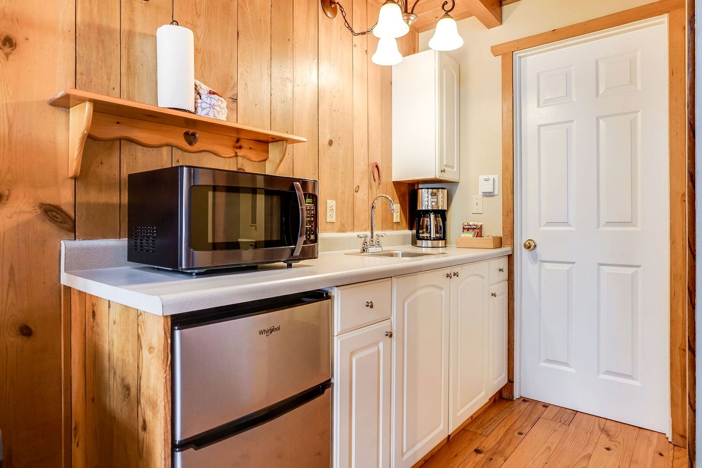 Cozy Cabin Rental with Amazing Hiking and Skiing in the Cascades, Washington