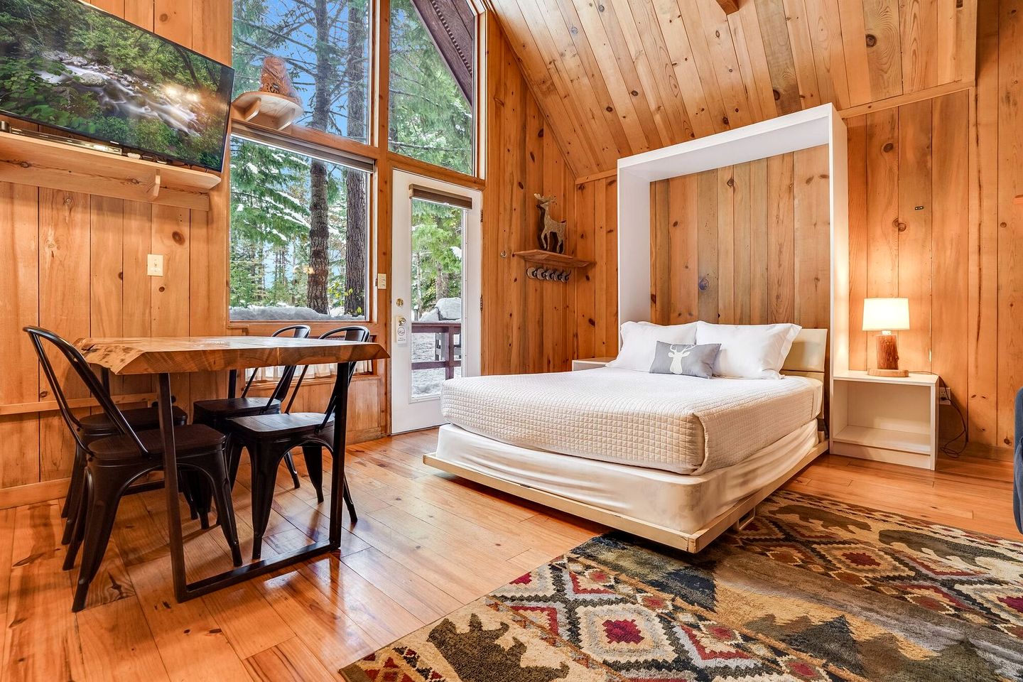 Cozy Cabin Rental with Amazing Hiking and Skiing in the Cascades, Washington