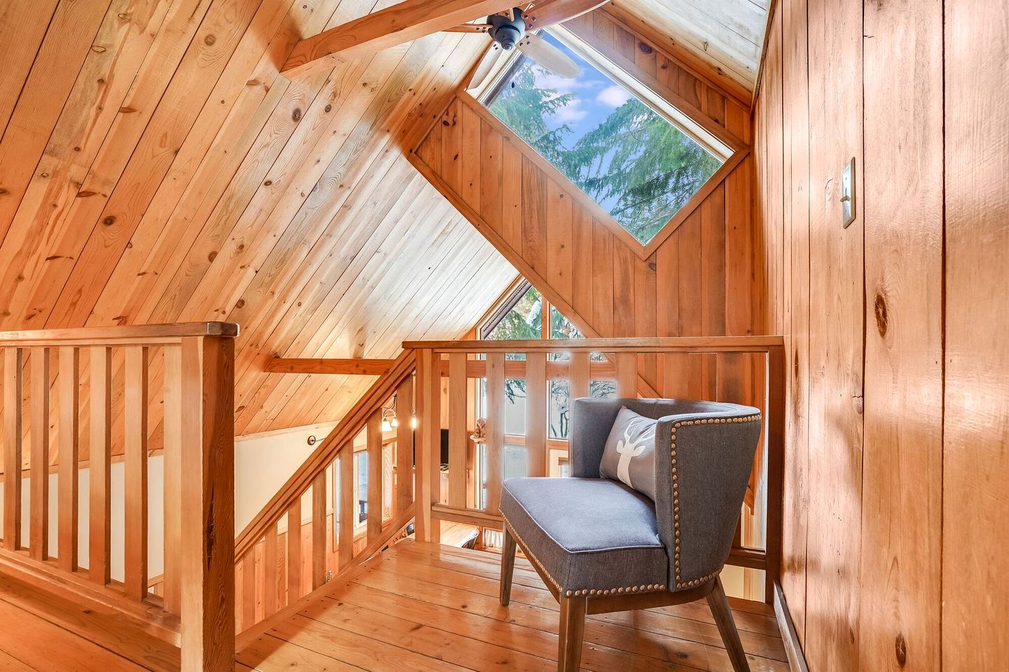 Cozy Cabin Rental with Amazing Hiking and Skiing in the Cascades, Washington