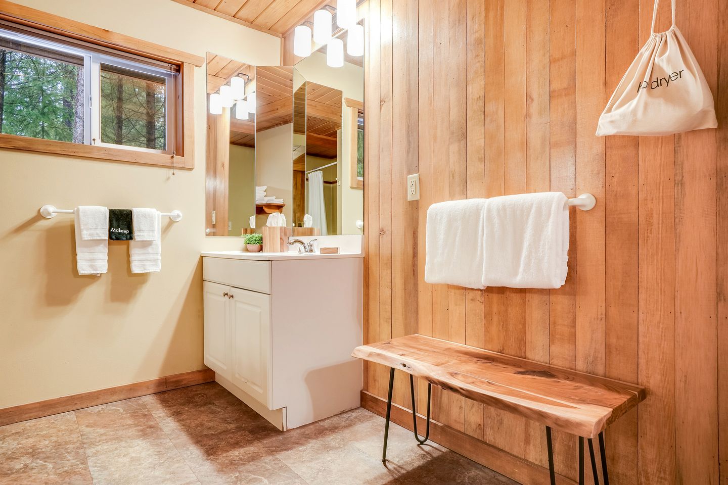 Cozy Cabin Rental with Amazing Hiking and Skiing in the Cascades, Washington