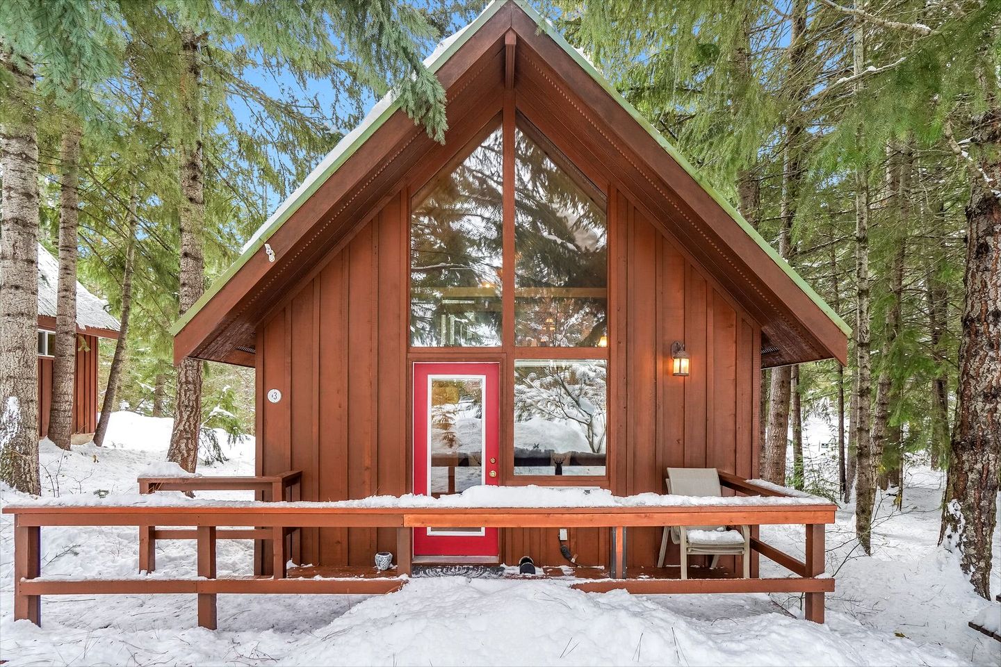 Cozy Cabin Rental with Amazing Hiking and Skiing in the Cascades, Washington