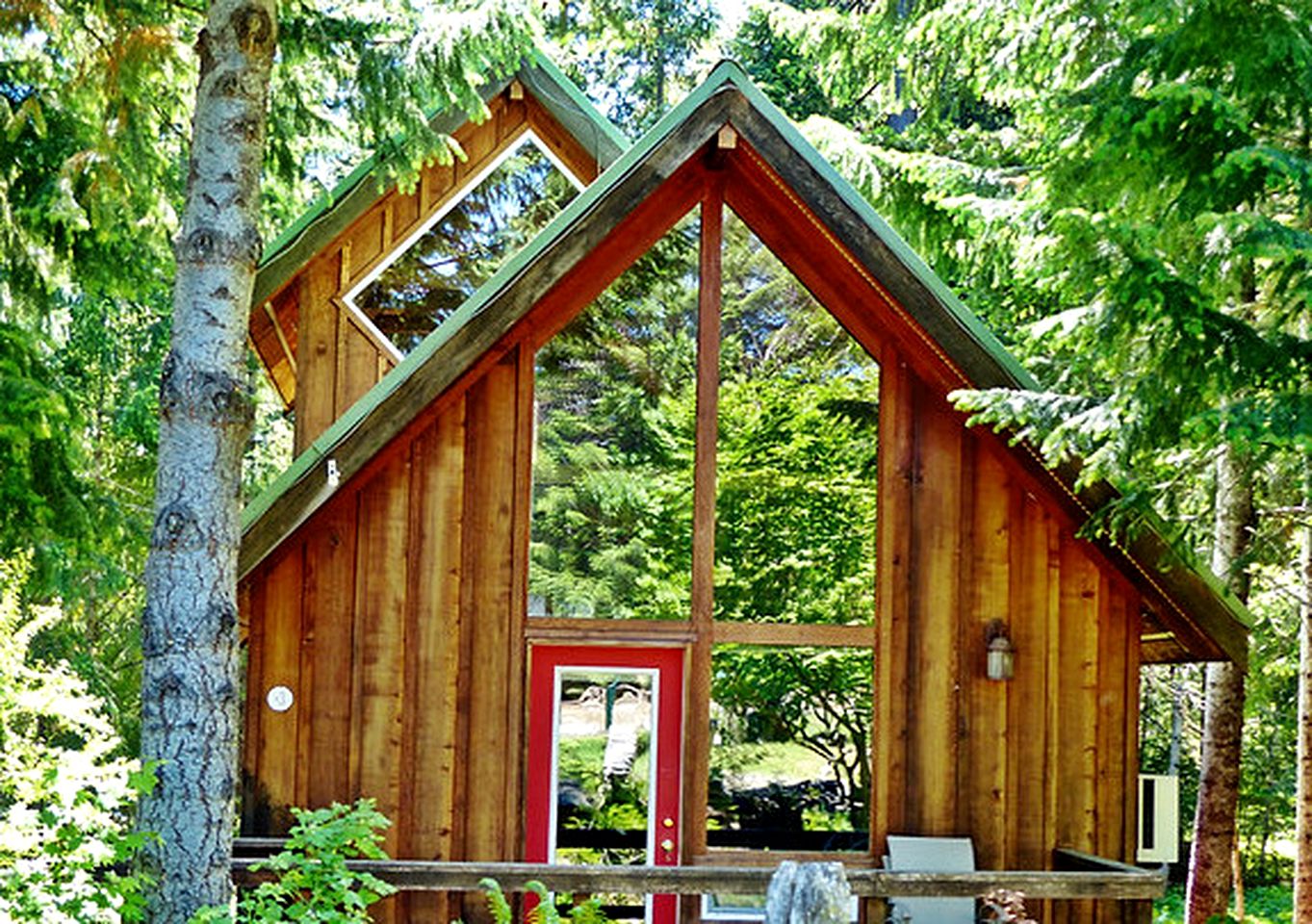 Cozy Cabin Rental with Amazing Hiking and Skiing in the Cascades, Washington