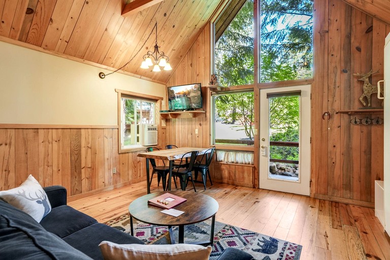 Cabins (United States of America, Trout Lake, Washington)