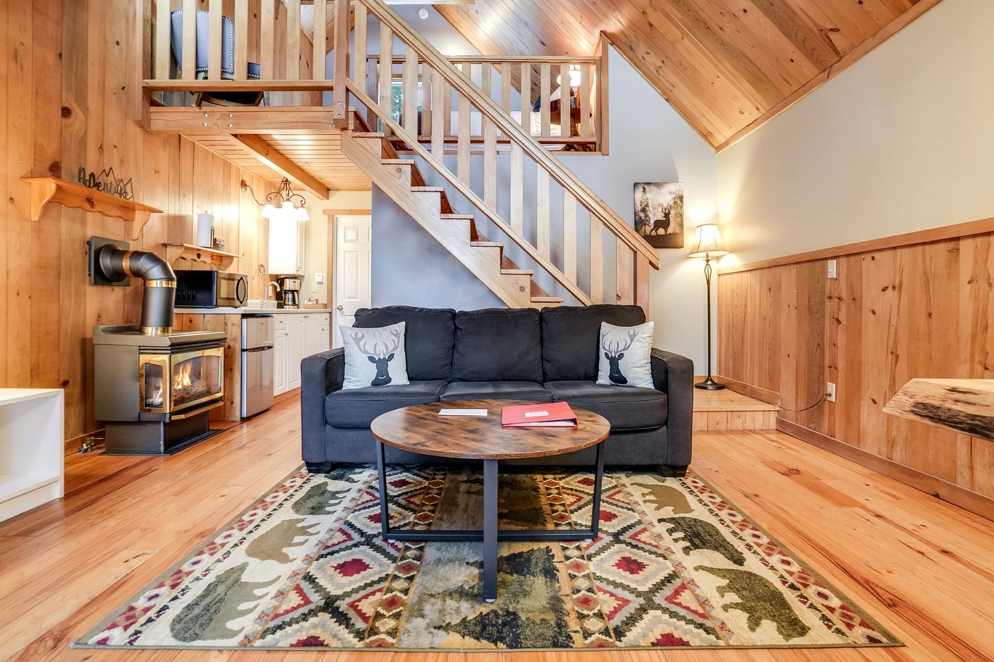 Cozy Cabin Rental with Amazing Hiking and Skiing in the Cascades, Washington