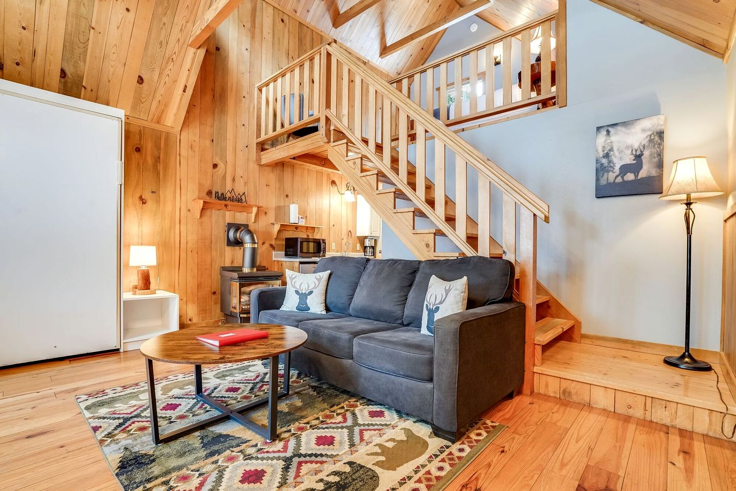 Cozy Cabin Rental with Amazing Hiking and Skiing in the Cascades, Washington