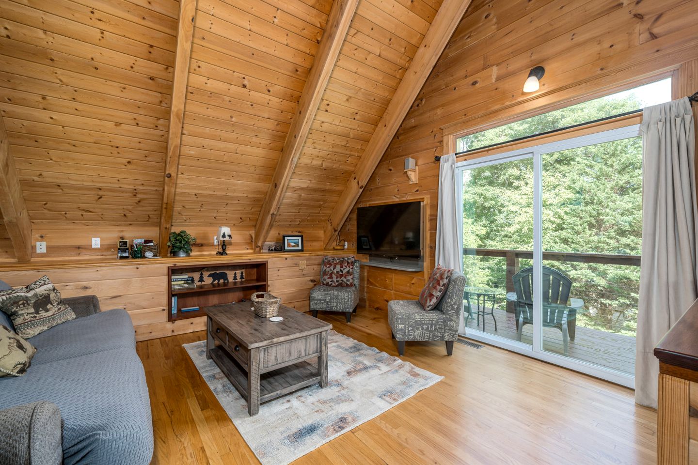 Delightful Cabin Rental with Mountain Views near Chattahoochee National Forest, Georgia