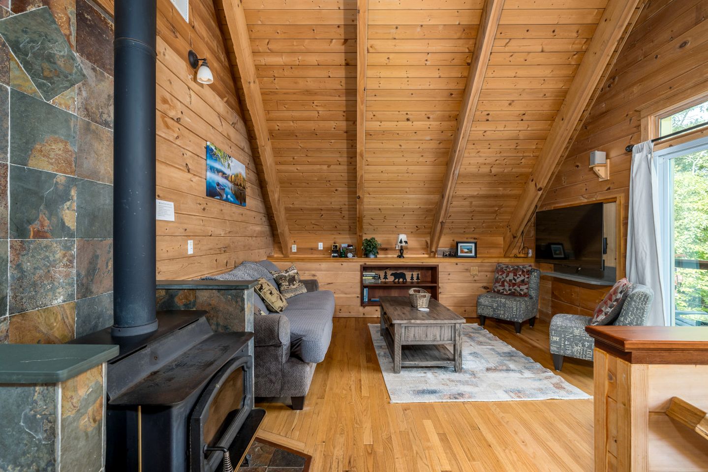 Delightful Cabin Rental with Mountain Views near Chattahoochee National Forest, Georgia