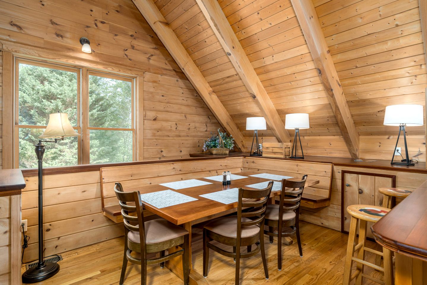 Delightful Cabin Rental with Mountain Views near Chattahoochee National Forest, Georgia