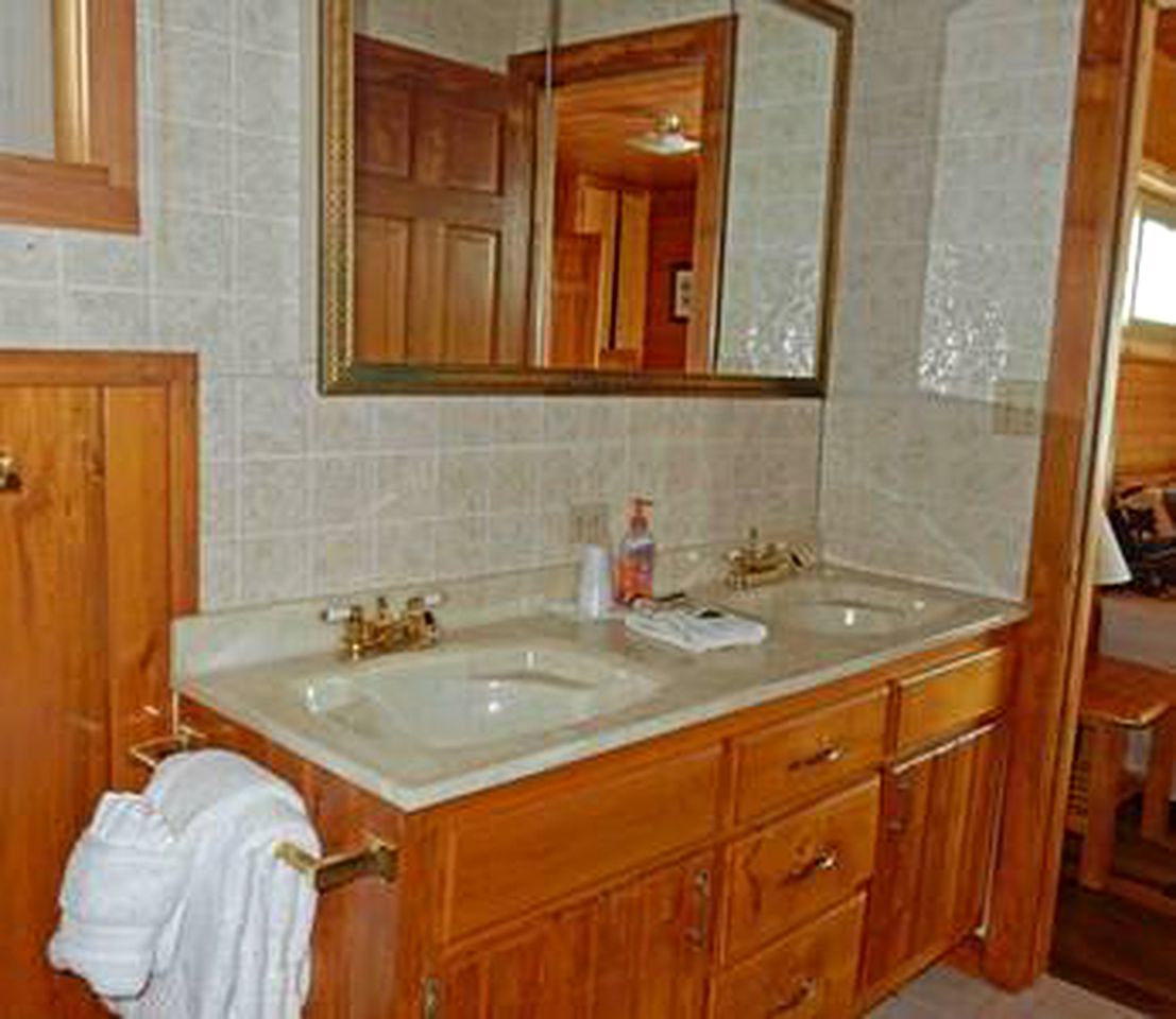 Cabin Rental for Large Groups Ideal for Colorado Glamping