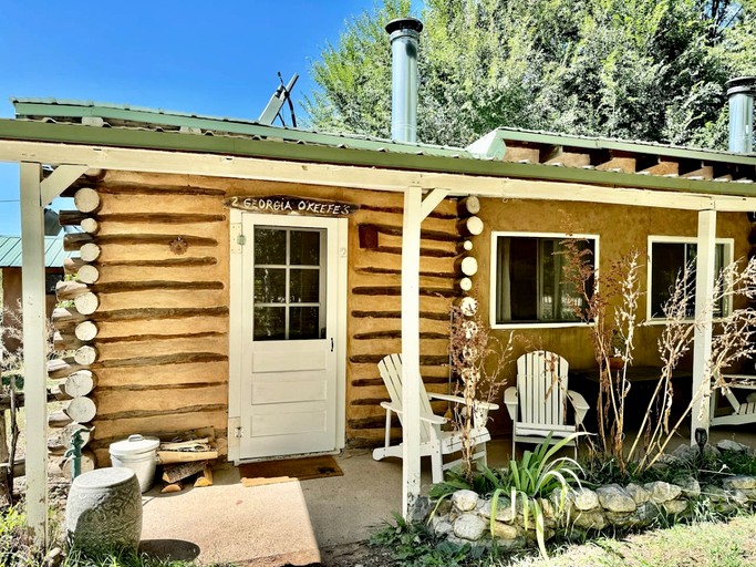 Log Cabins (United States of America, San Cristobal, New Mexico)