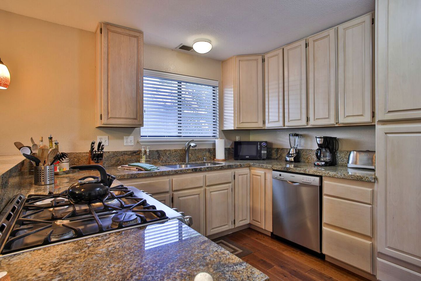 Pet-Friendly Cabin Rental with Hot Tub and Private Dock for Glamping in Northern California