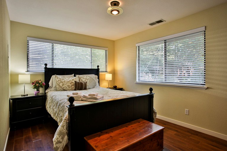 Cabins (United States of America, Guerneville, California)