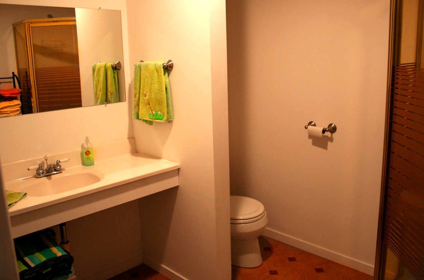 Pet-Friendly Cabin Rental with Hot Tub and Private Dock for Glamping in Northern California