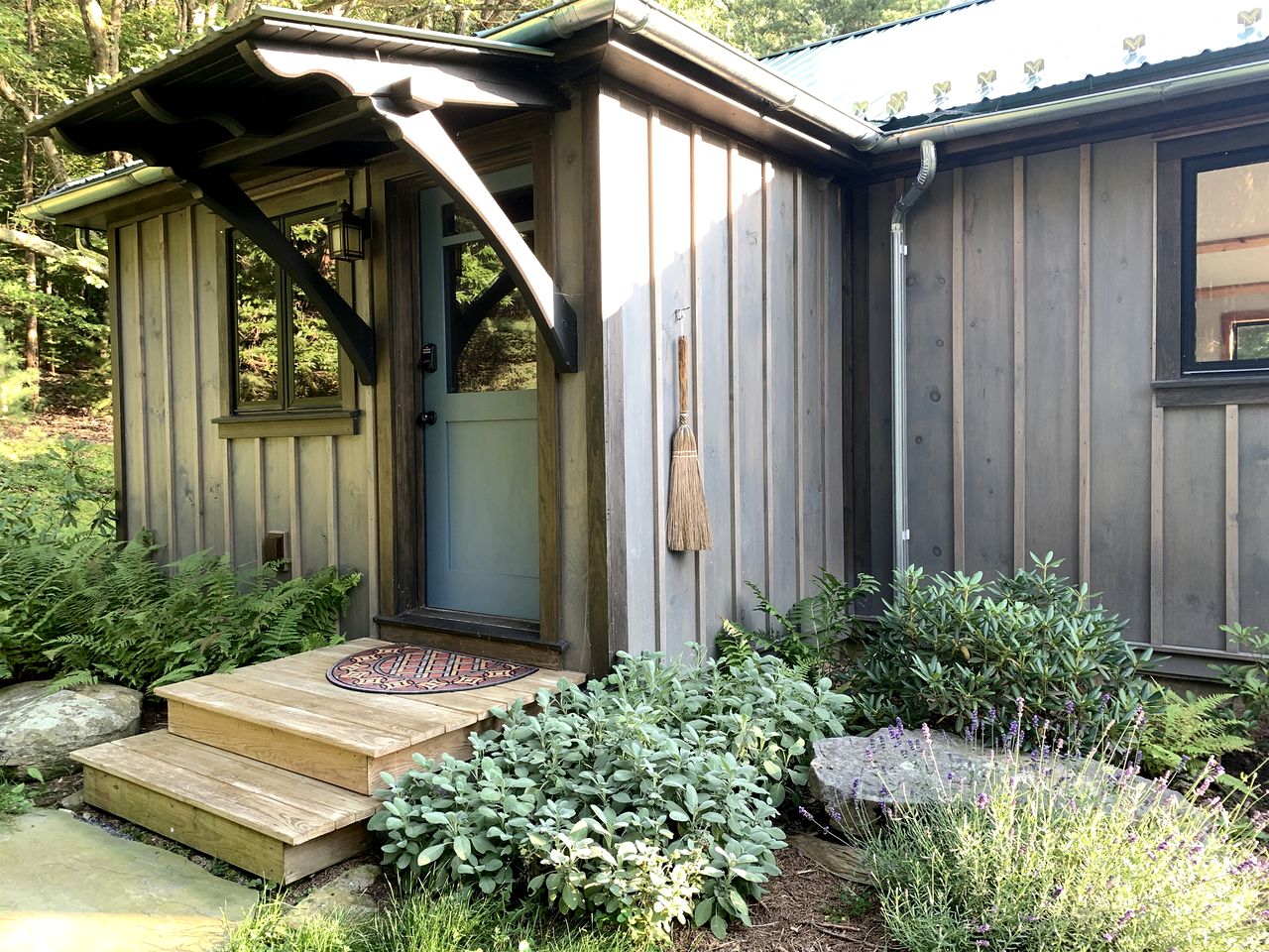 Gorgeous Cottage for Two, Overlooking Pond on 20 acres, Glamping in Pennsylvania