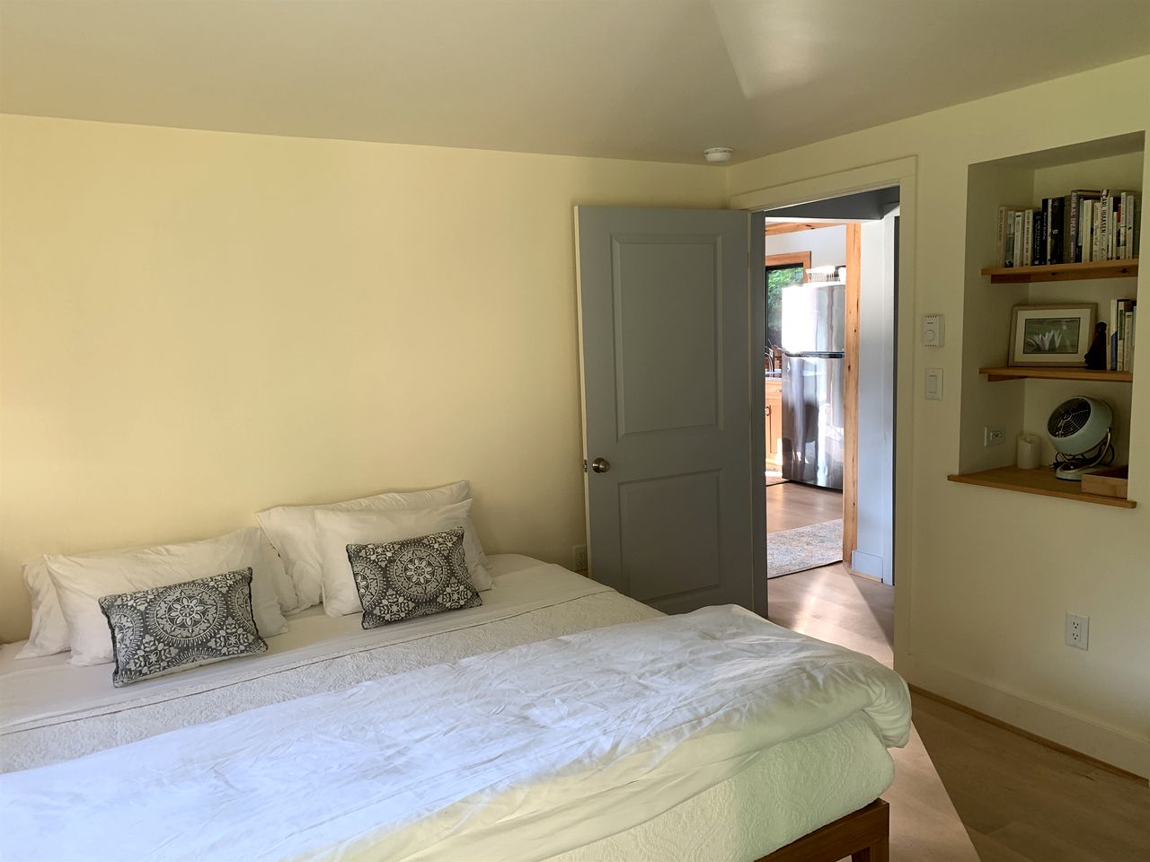 Gorgeous Cottage for Two, Overlooking Pond on 20 acres, Glamping in Pennsylvania