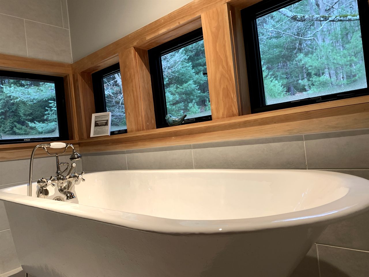 Gorgeous Cottage for Two, Overlooking Pond on 20 acres, Glamping in Pennsylvania